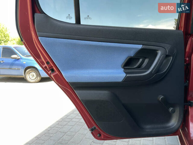 Красный Шкода Фабия, объемом двигателя 1.2 л и пробегом 203 тыс. км за 4755 $, фото 25 на Automoto.ua