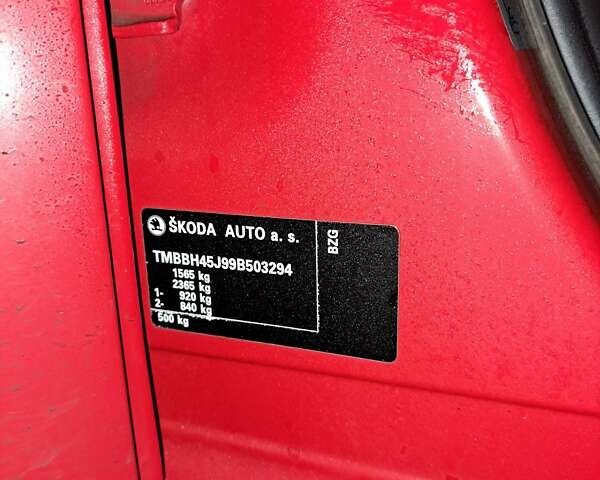 Красный Шкода Фабия, объемом двигателя 1.2 л и пробегом 113 тыс. км за 4500 $, фото 20 на Automoto.ua