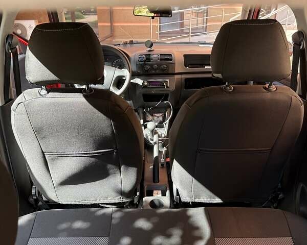 Красный Шкода Фабия, объемом двигателя 1.2 л и пробегом 157 тыс. км за 4500 $, фото 8 на Automoto.ua