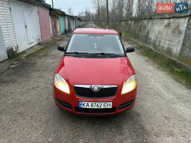 Красный Шкода Фабия, объемом двигателя 1.2 л и пробегом 166 тыс. км за 3450 $, фото 1 на Automoto.ua