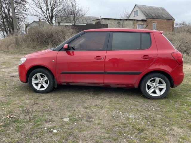 Красный Шкода Фабия, объемом двигателя 1.6 л и пробегом 235 тыс. км за 6600 $, фото 5 на Automoto.ua