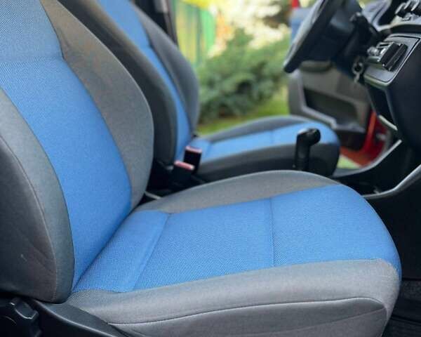 Червоний Шкода Фабія, об'ємом двигуна 1.2 л та пробігом 112 тис. км за 4800 $, фото 4 на Automoto.ua