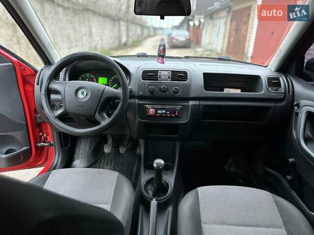 Красный Шкода Фабия, объемом двигателя 1.2 л и пробегом 166 тыс. км за 3450 $, фото 13 на Automoto.ua