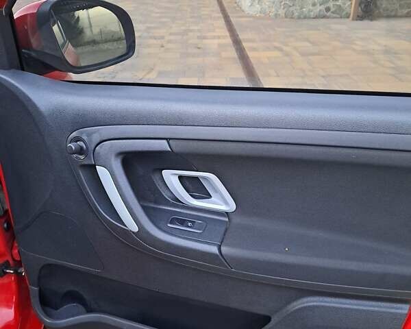 Красный Шкода Фабия, объемом двигателя 1.2 л и пробегом 113 тыс. км за 4500 $, фото 16 на Automoto.ua