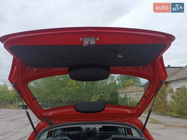 Красный Шкода Фабия, объемом двигателя 1.39 л и пробегом 185 тыс. км за 5450 $, фото 36 на Automoto.ua