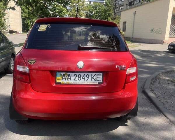 Красный Шкода Фабия, объемом двигателя 1.2 л и пробегом 156 тыс. км за 3800 $, фото 3 на Automoto.ua