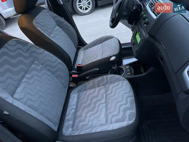 Красный Шкода Фабия, объемом двигателя 1.39 л и пробегом 181 тыс. км за 5200 $, фото 34 на Automoto.ua