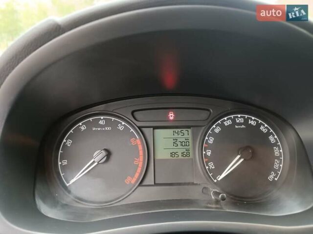 Красный Шкода Фабия, объемом двигателя 1.39 л и пробегом 185 тыс. км за 5450 $, фото 25 на Automoto.ua