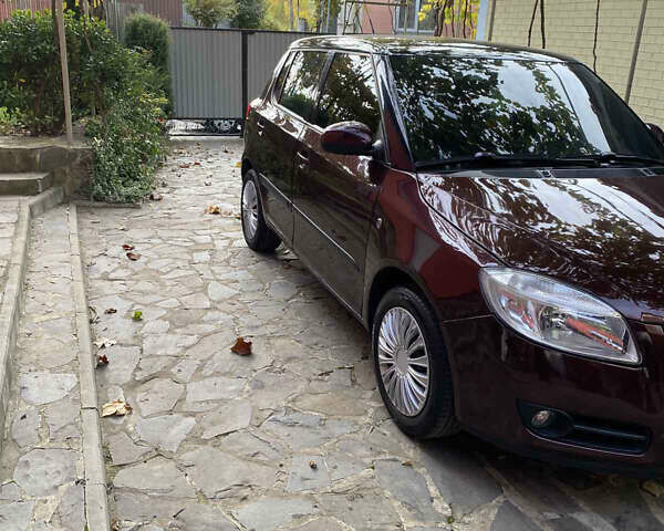 Красный Шкода Фабия, объемом двигателя 1.2 л и пробегом 148 тыс. км за 4250 $, фото 1 на Automoto.ua