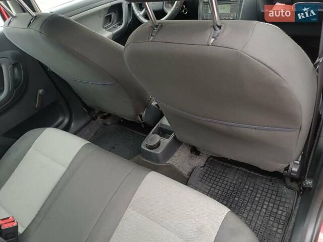 Красный Шкода Фабия, объемом двигателя 1.39 л и пробегом 185 тыс. км за 5450 $, фото 13 на Automoto.ua