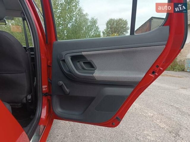 Красный Шкода Фабия, объемом двигателя 1.39 л и пробегом 185 тыс. км за 5450 $, фото 14 на Automoto.ua