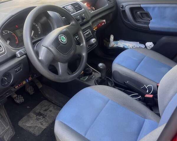 Красный Шкода Фабия, объемом двигателя 1.2 л и пробегом 156 тыс. км за 3800 $, фото 6 на Automoto.ua