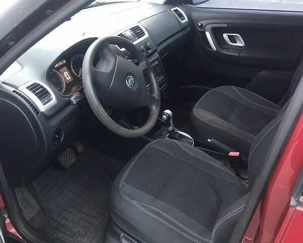 Красный Шкода Фабия, объемом двигателя 1.6 л и пробегом 179 тыс. км за 5750 $, фото 11 на Automoto.ua