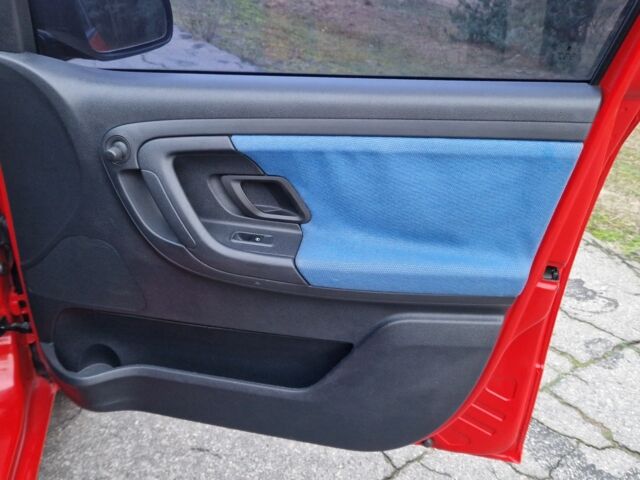 Красный Шкода Фабия, объемом двигателя 1.4 л и пробегом 224 тыс. км за 4750 $, фото 12 на Automoto.ua