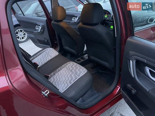 Красный Шкода Фабия, объемом двигателя 1.39 л и пробегом 181 тыс. км за 5200 $, фото 31 на Automoto.ua