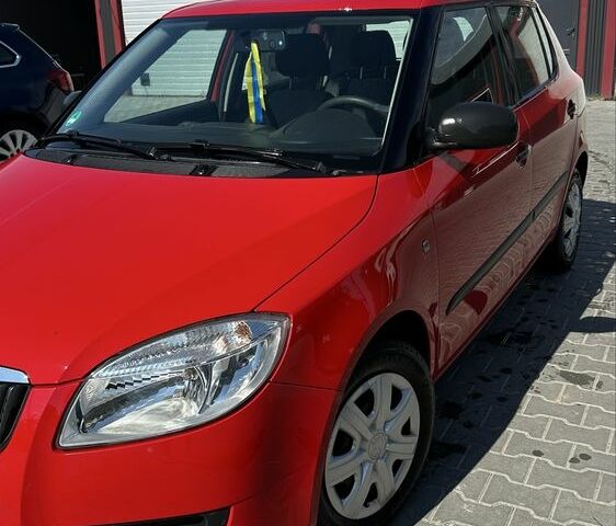 Красный Шкода Фабия, объемом двигателя 1.2 л и пробегом 150 тыс. км за 4500 $, фото 1 на Automoto.ua