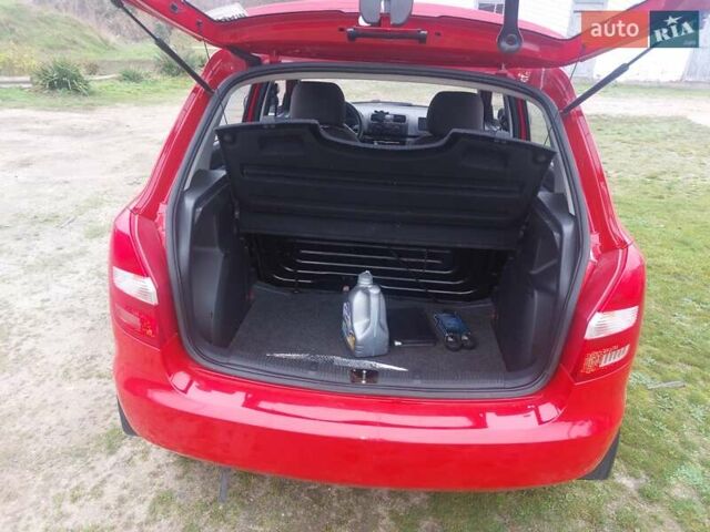 Красный Шкода Фабия, объемом двигателя 1.2 л и пробегом 195 тыс. км за 4700 $, фото 8 на Automoto.ua