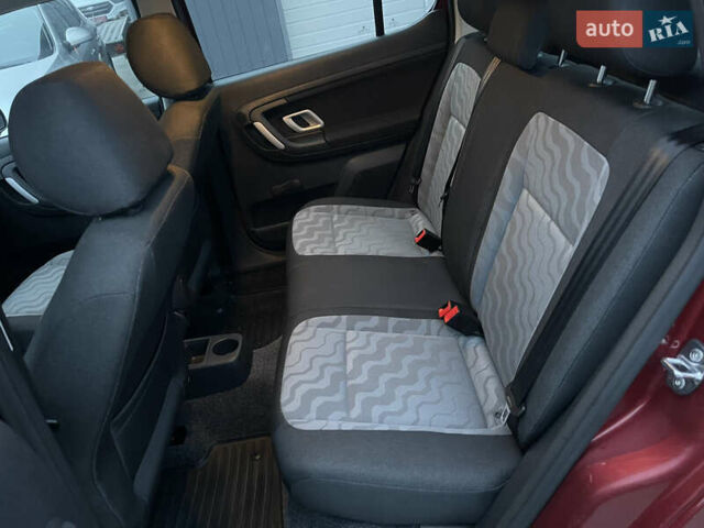 Красный Шкода Фабия, объемом двигателя 1.39 л и пробегом 181 тыс. км за 5200 $, фото 27 на Automoto.ua