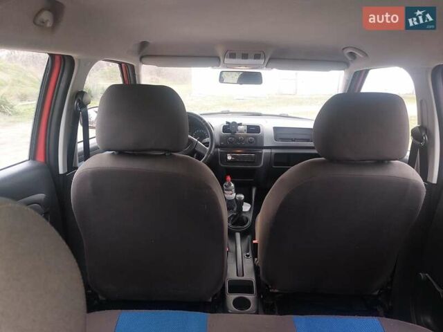 Красный Шкода Фабия, объемом двигателя 1.2 л и пробегом 195 тыс. км за 4700 $, фото 6 на Automoto.ua