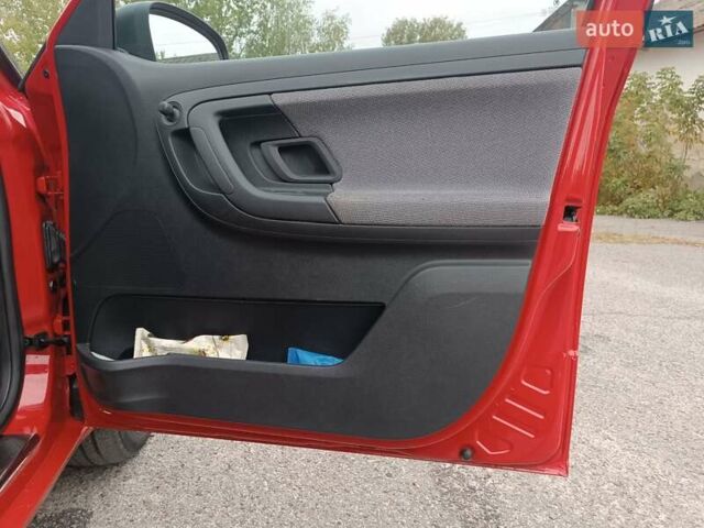 Красный Шкода Фабия, объемом двигателя 1.39 л и пробегом 185 тыс. км за 5450 $, фото 23 на Automoto.ua