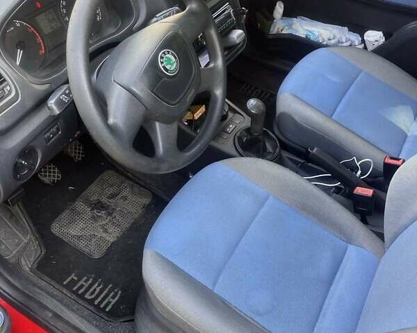 Красный Шкода Фабия, объемом двигателя 1.2 л и пробегом 156 тыс. км за 3800 $, фото 14 на Automoto.ua