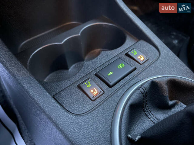 Красный Шкода Фабия, объемом двигателя 1.39 л и пробегом 181 тыс. км за 5200 $, фото 23 на Automoto.ua