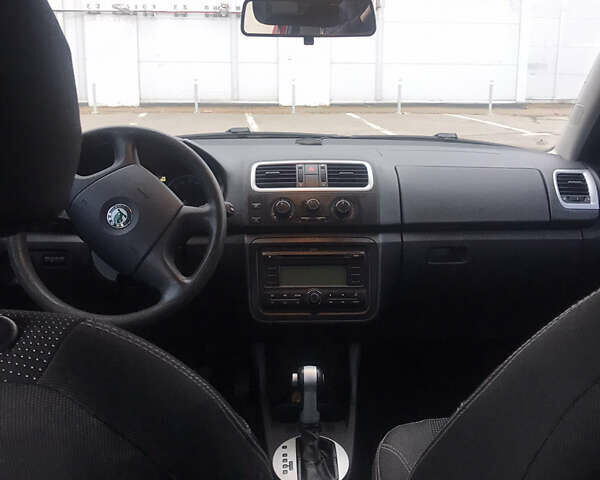 Красный Шкода Фабия, объемом двигателя 1.6 л и пробегом 179 тыс. км за 5750 $, фото 10 на Automoto.ua