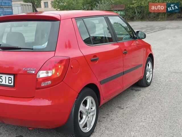 Красный Шкода Фабия, объемом двигателя 1.39 л и пробегом 185 тыс. км за 5450 $, фото 2 на Automoto.ua