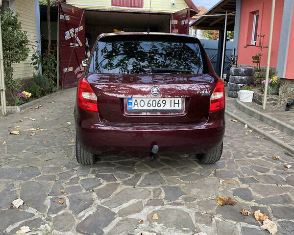 Красный Шкода Фабия, объемом двигателя 1.2 л и пробегом 148 тыс. км за 4250 $, фото 3 на Automoto.ua