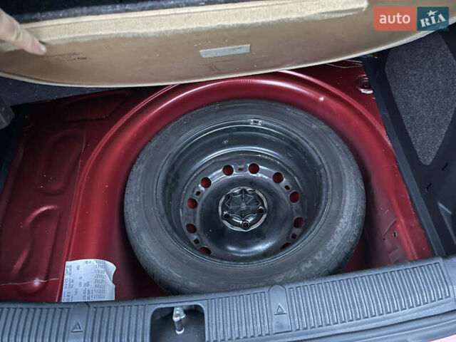 Красный Шкода Фабия, объемом двигателя 1.39 л и пробегом 181 тыс. км за 5200 $, фото 30 на Automoto.ua
