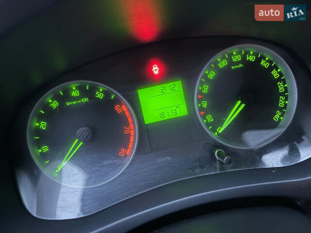 Красный Шкода Фабия, объемом двигателя 1.39 л и пробегом 181 тыс. км за 5200 $, фото 45 на Automoto.ua