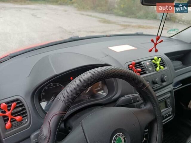 Красный Шкода Фабия, объемом двигателя 1.39 л и пробегом 185 тыс. км за 5450 $, фото 31 на Automoto.ua