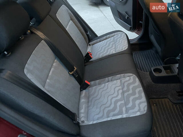 Красный Шкода Фабия, объемом двигателя 1.39 л и пробегом 181 тыс. км за 5200 $, фото 32 на Automoto.ua