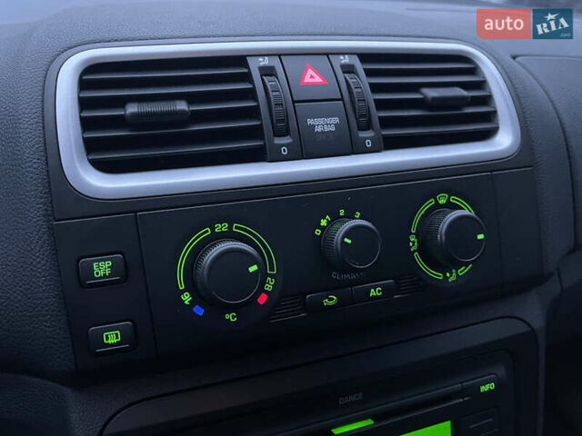 Красный Шкода Фабия, объемом двигателя 1.39 л и пробегом 181 тыс. км за 5200 $, фото 21 на Automoto.ua