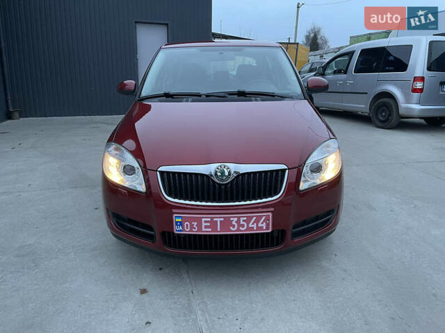 Красный Шкода Фабия, объемом двигателя 1.39 л и пробегом 181 тыс. км за 5200 $, фото 2 на Automoto.ua