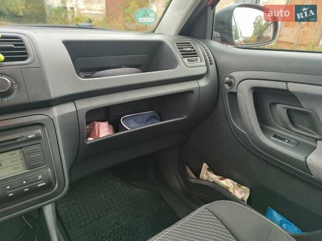 Красный Шкода Фабия, объемом двигателя 1.39 л и пробегом 185 тыс. км за 5450 $, фото 34 на Automoto.ua