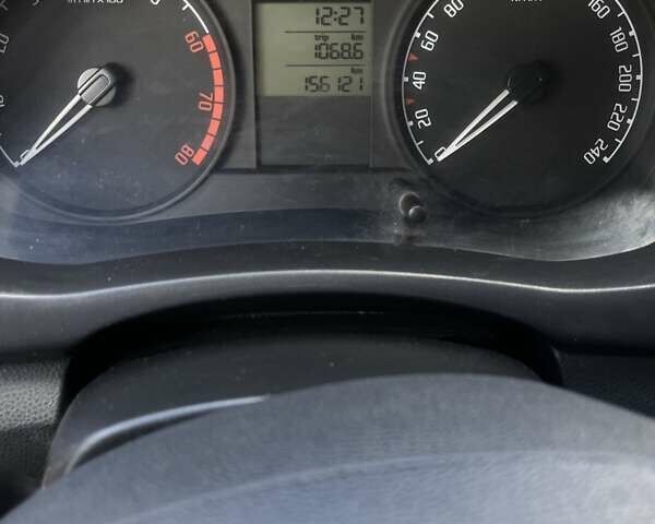 Красный Шкода Фабия, объемом двигателя 1.2 л и пробегом 156 тыс. км за 3800 $, фото 12 на Automoto.ua