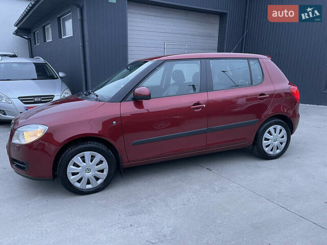 Красный Шкода Фабия, объемом двигателя 1.39 л и пробегом 181 тыс. км за 5200 $, фото 5 на Automoto.ua