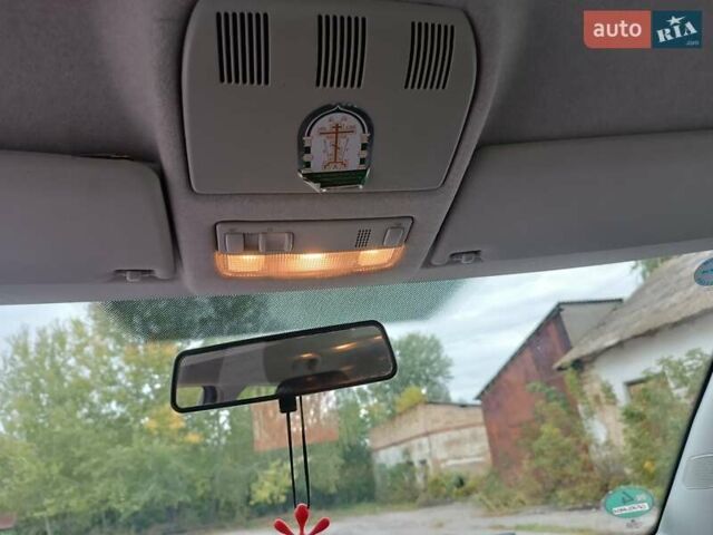 Красный Шкода Фабия, объемом двигателя 1.39 л и пробегом 185 тыс. км за 5450 $, фото 32 на Automoto.ua