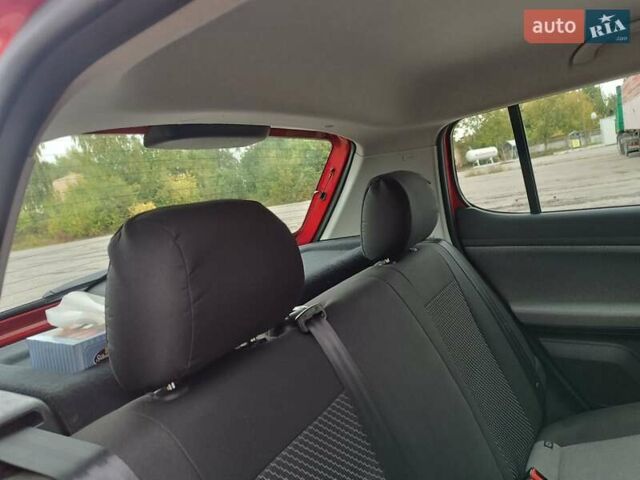 Красный Шкода Фабия, объемом двигателя 1.39 л и пробегом 185 тыс. км за 5450 $, фото 17 на Automoto.ua