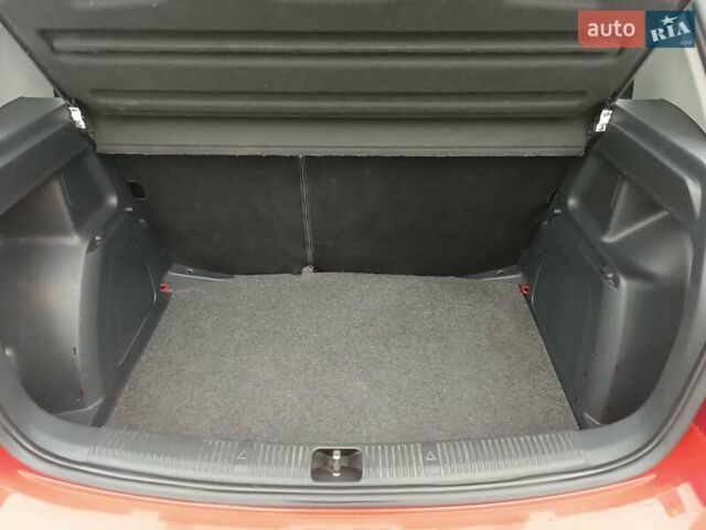 Красный Шкода Фабия, объемом двигателя 1.39 л и пробегом 185 тыс. км за 5450 $, фото 37 на Automoto.ua