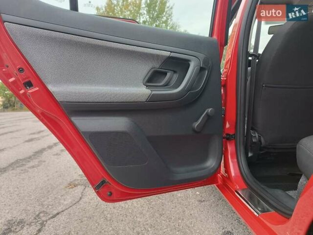 Красный Шкода Фабия, объемом двигателя 1.39 л и пробегом 185 тыс. км за 5450 $, фото 11 на Automoto.ua