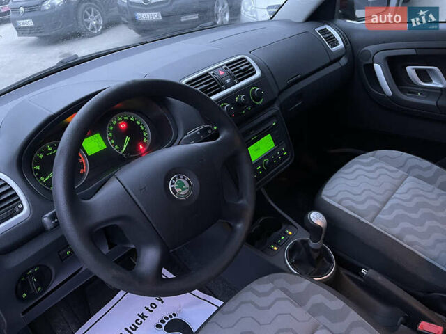 Красный Шкода Фабия, объемом двигателя 1.39 л и пробегом 181 тыс. км за 5200 $, фото 20 на Automoto.ua