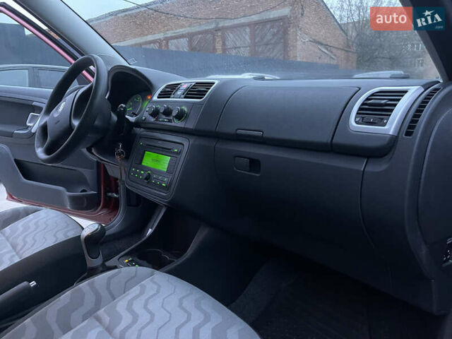 Красный Шкода Фабия, объемом двигателя 1.39 л и пробегом 181 тыс. км за 5200 $, фото 35 на Automoto.ua