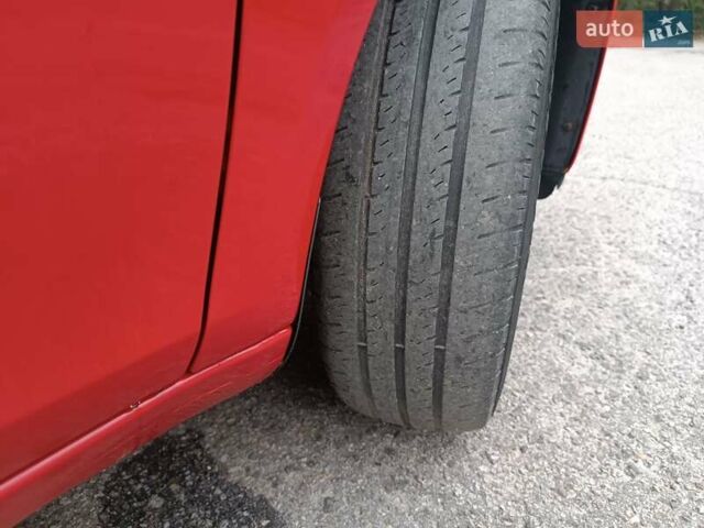 Красный Шкода Фабия, объемом двигателя 1.39 л и пробегом 185 тыс. км за 5450 $, фото 42 на Automoto.ua