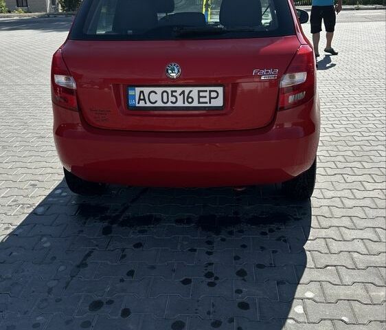 Красный Шкода Фабия, объемом двигателя 1.2 л и пробегом 150 тыс. км за 4500 $, фото 4 на Automoto.ua