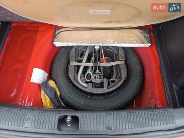 Красный Шкода Фабия, объемом двигателя 1.39 л и пробегом 185 тыс. км за 5450 $, фото 35 на Automoto.ua