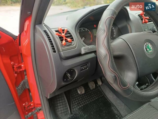 Красный Шкода Фабия, объемом двигателя 1.39 л и пробегом 185 тыс. км за 5450 $, фото 27 на Automoto.ua