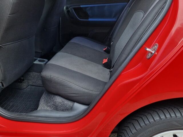 Красный Шкода Фабия, объемом двигателя 1.4 л и пробегом 224 тыс. км за 4750 $, фото 10 на Automoto.ua