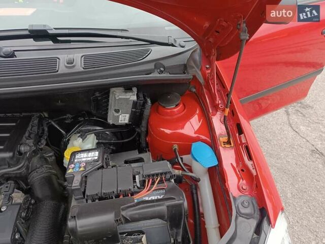 Красный Шкода Фабия, объемом двигателя 1.39 л и пробегом 185 тыс. км за 5450 $, фото 24 на Automoto.ua